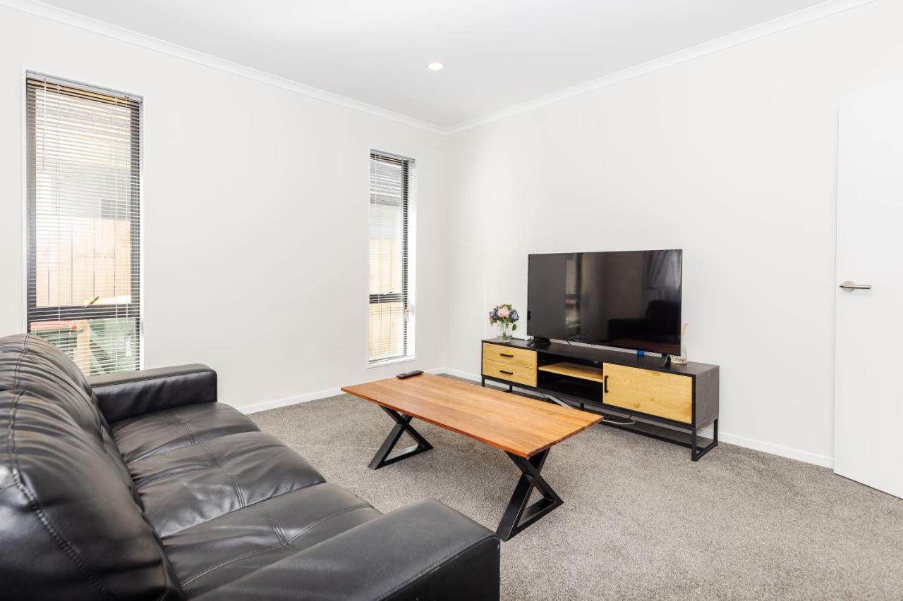 Stay In Newly Built House Hamilton Buitenkant foto